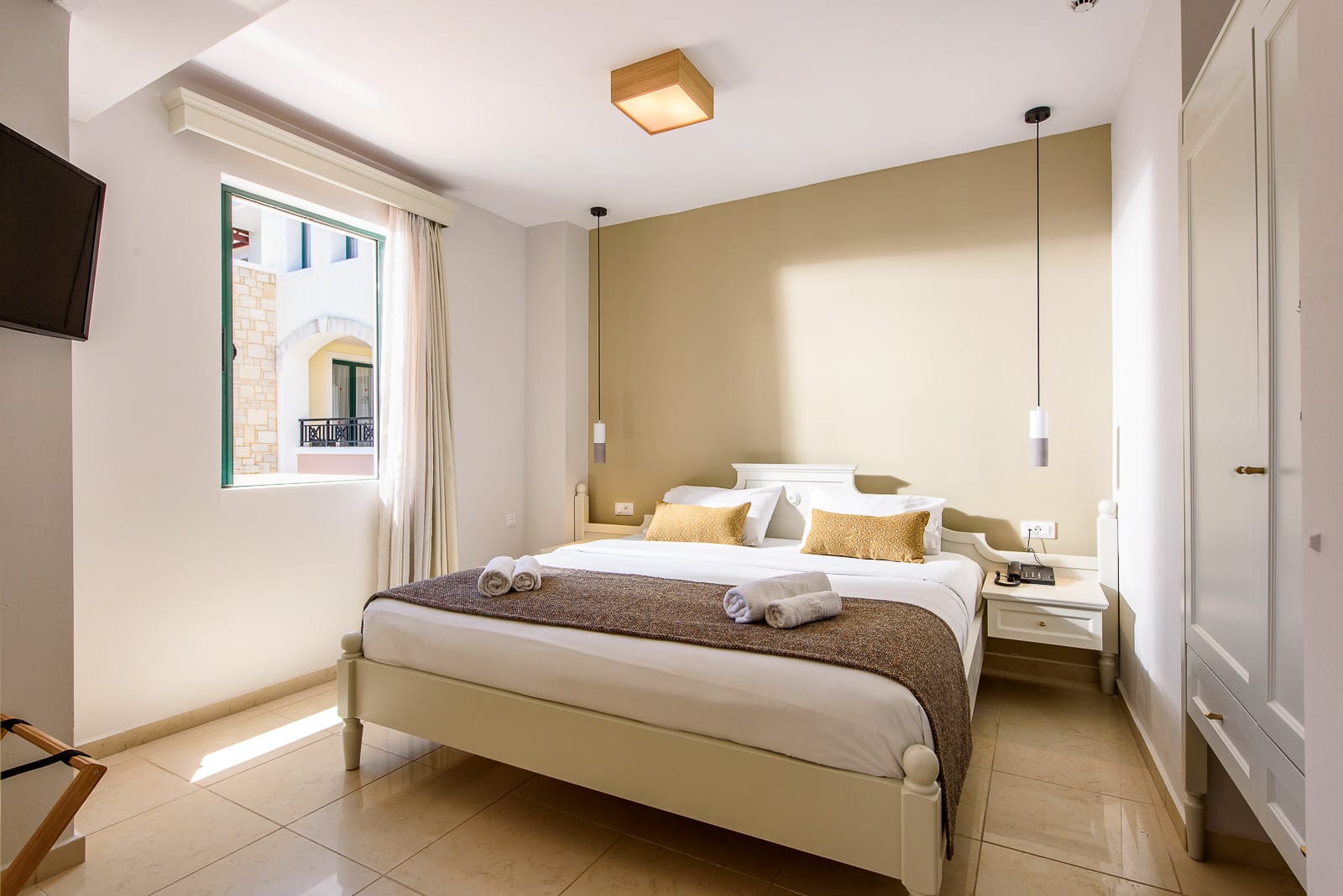 One Bedroom Apartment Inland View