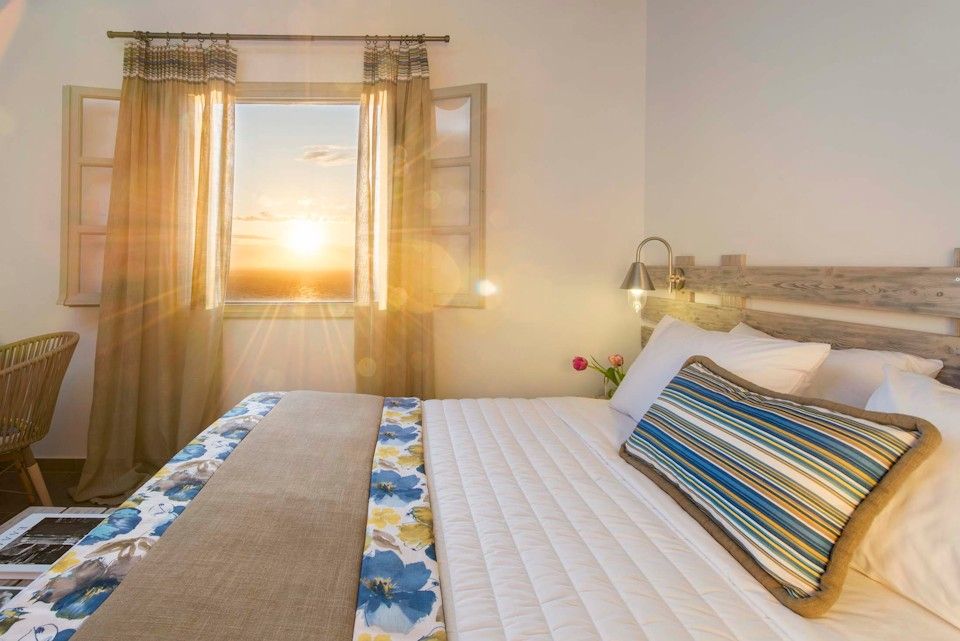Honeymoon Suite with Heated Outdoor Whirlpool and Caldera and Sunset view