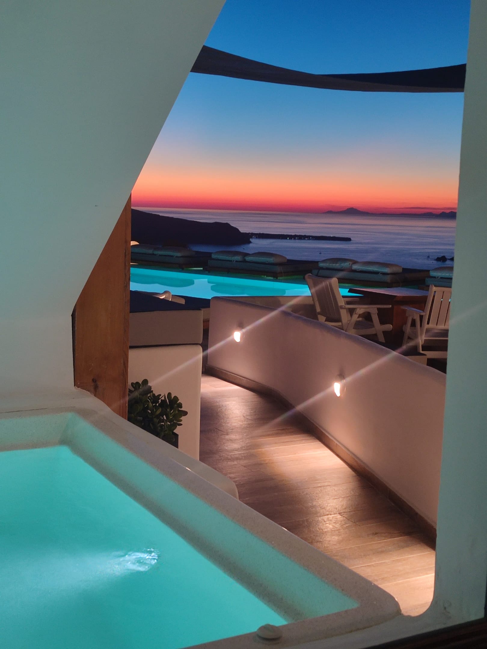 Poolfront Suite with Hot Tub & Caldera View