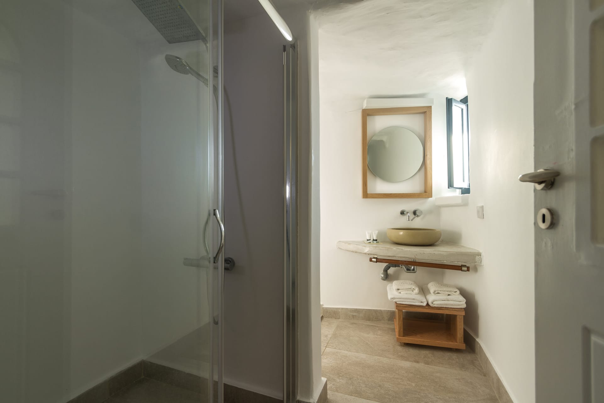 Amaze Suites - HONEY - 15