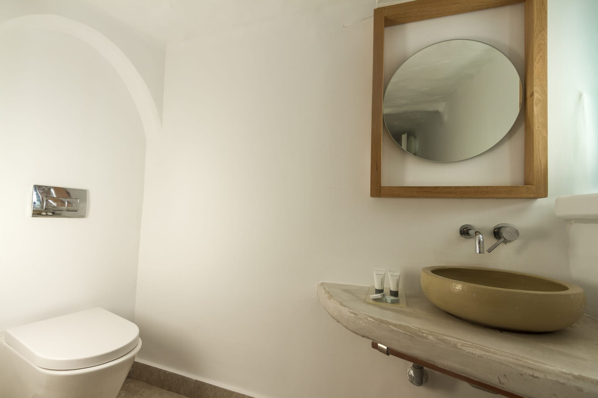 Amaze Suites - HONEY - 16