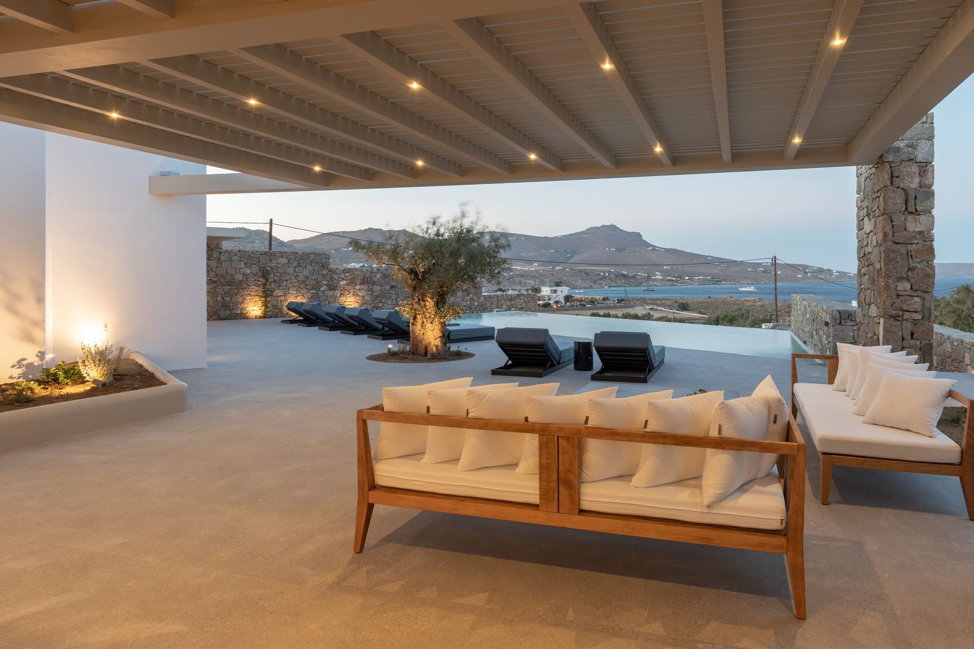 Kennedys Group Mykonos - GALAZ - 8