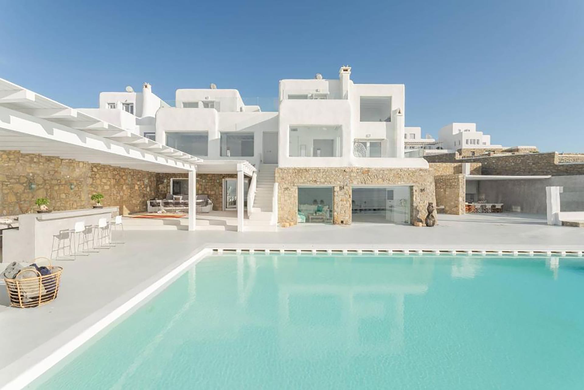 Kennedys Group Mykonos - THELMA - 2