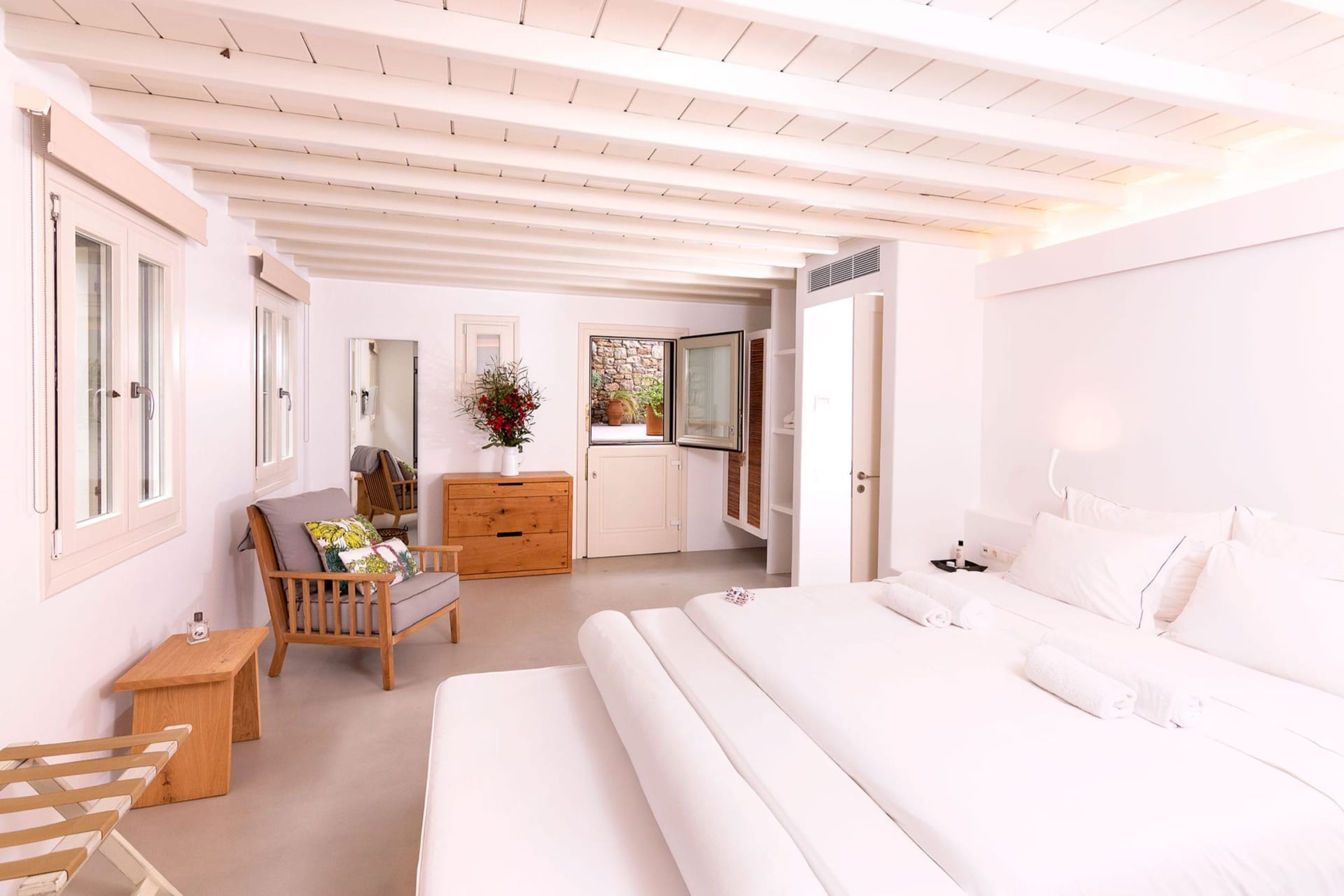 Kennedys Group Mykonos - ANTIOP - 10