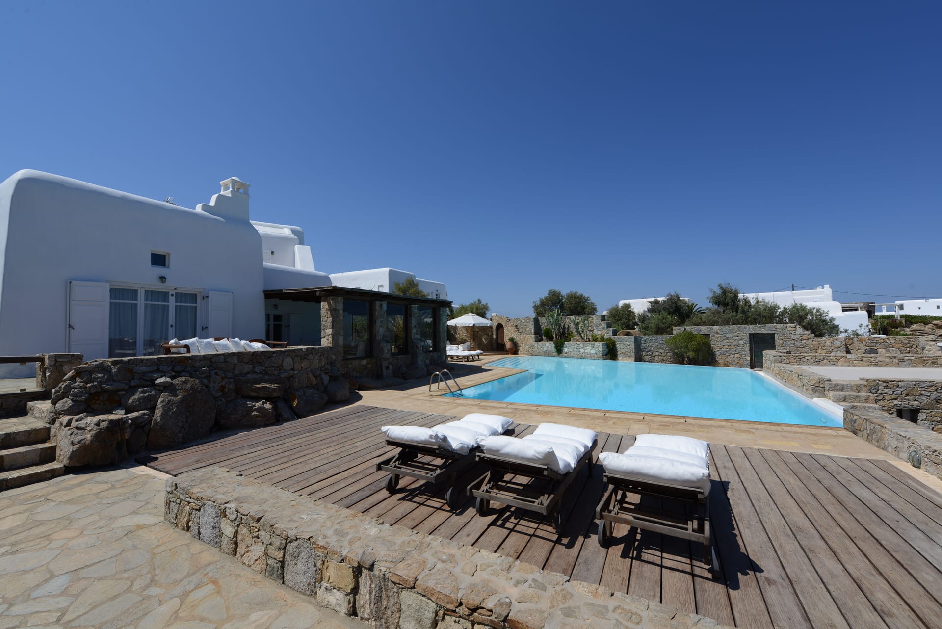 6 Bedrooms | Arcadia | Agios Ioannis