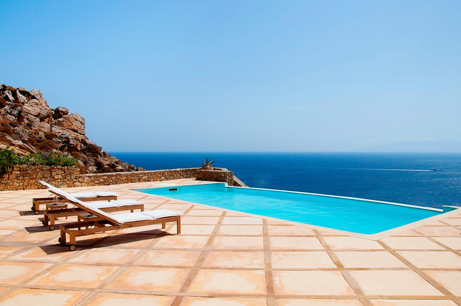 Kennedys Group Mykonos - ERINNA - 2