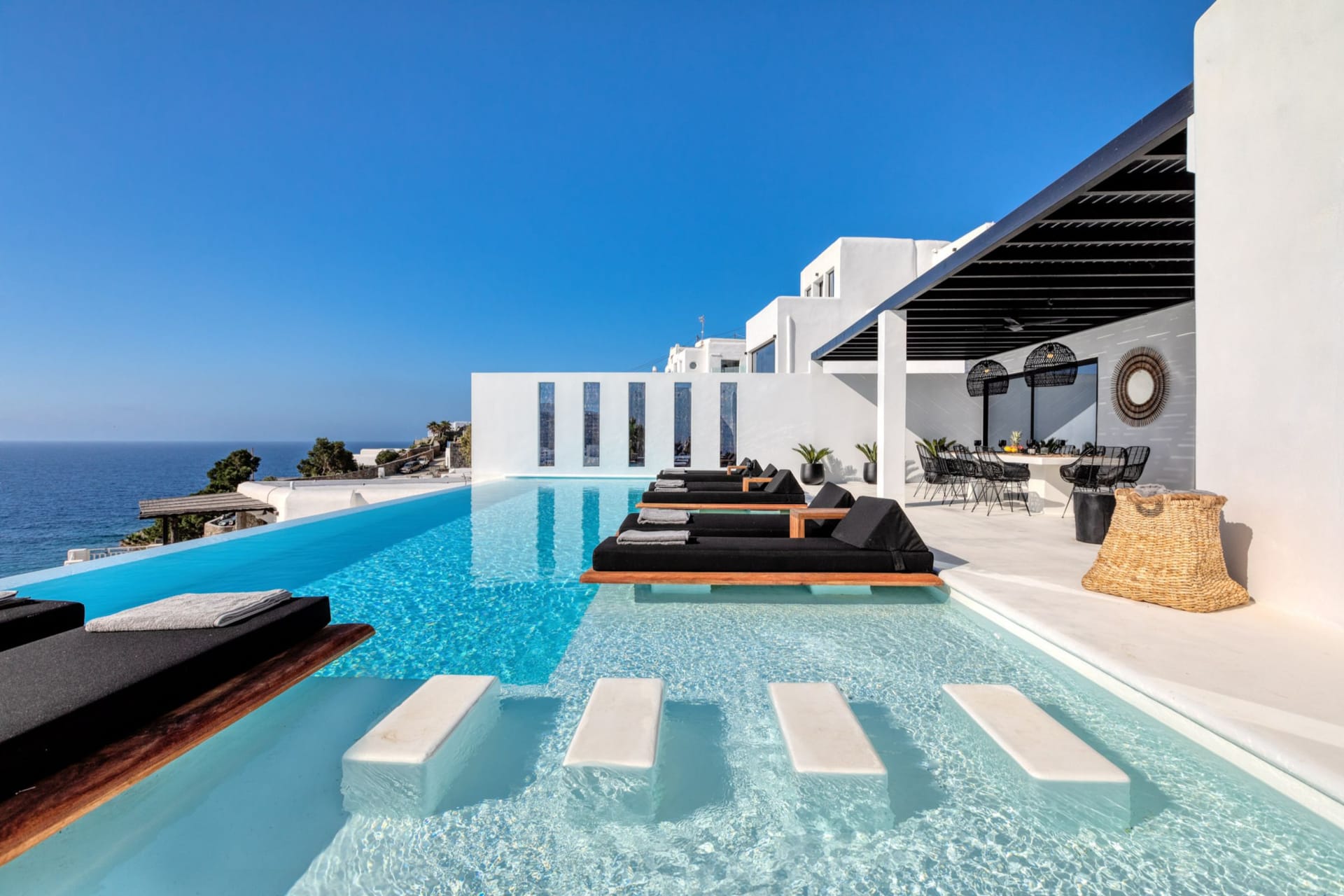 6 Bedrooms | Andromeda II | Psarou
