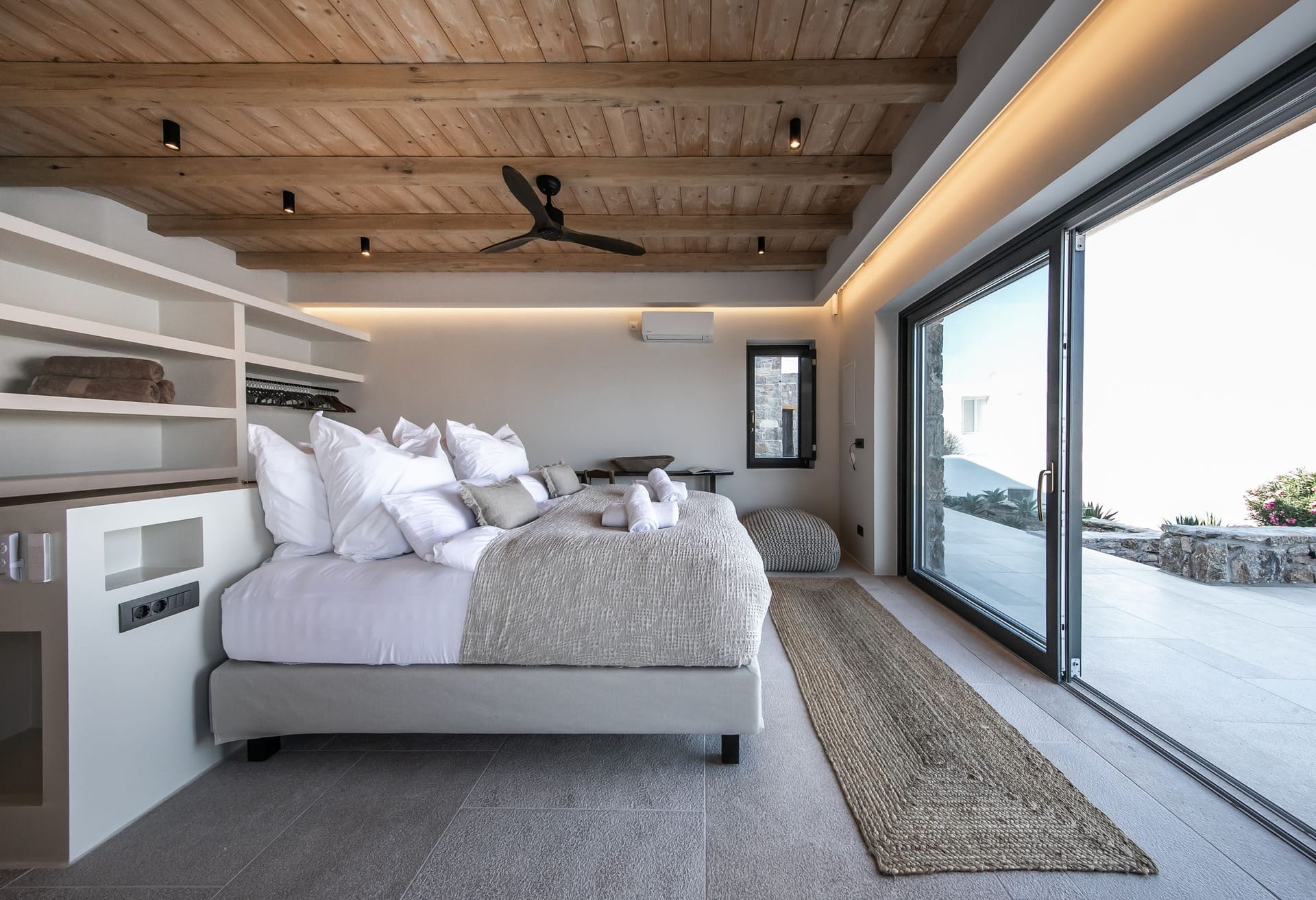 Kennedys Group Mykonos - HEREST - 23