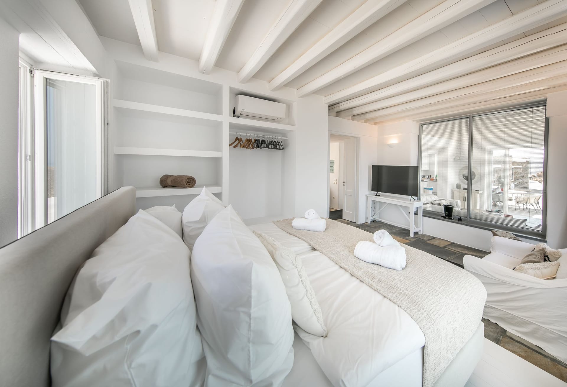 Kennedys Group Mykonos - HEREST - 30