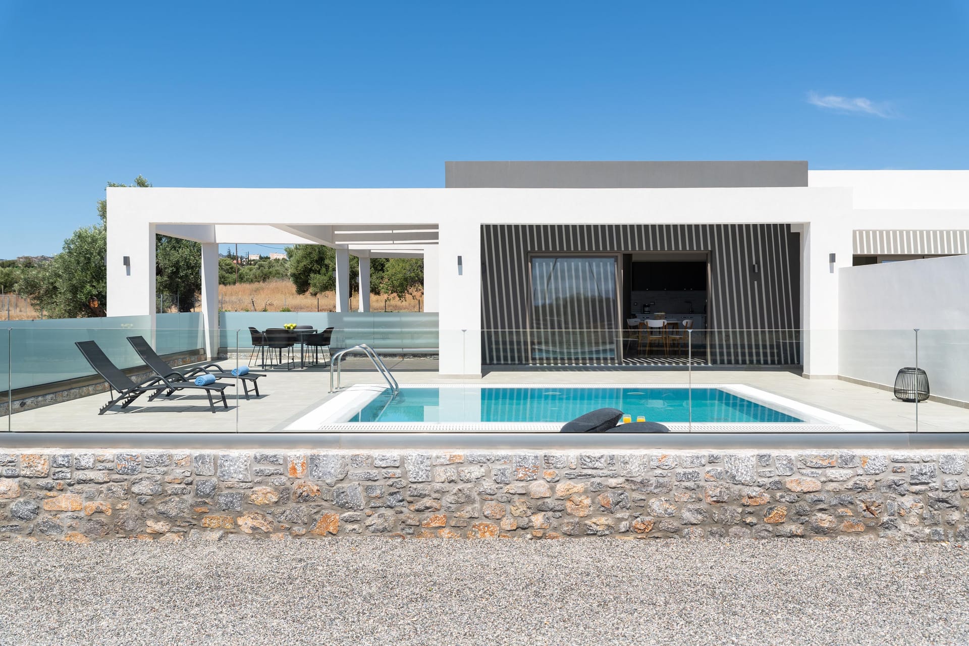 Armonia Suites Thomas