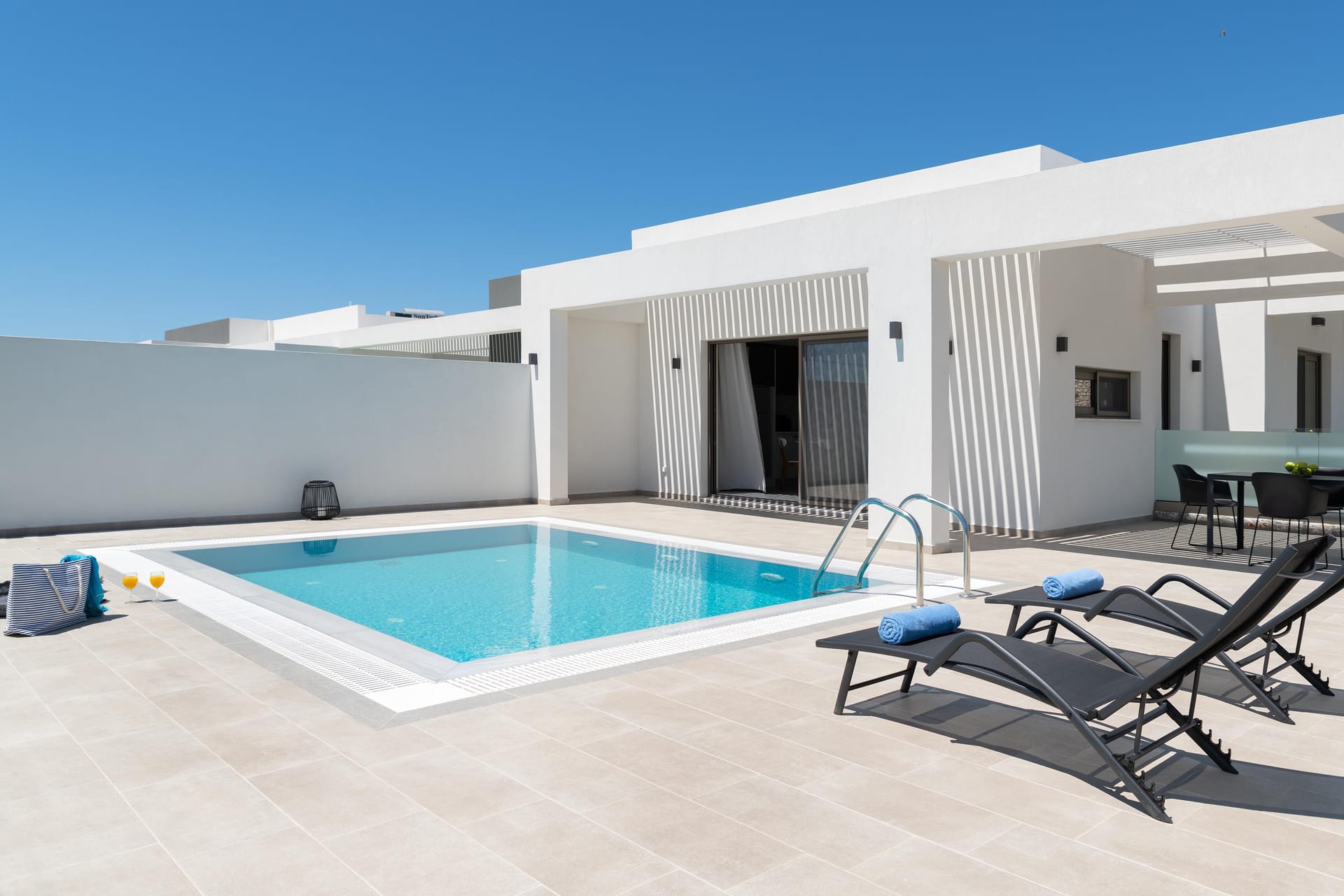 Armonia Suites Giannis