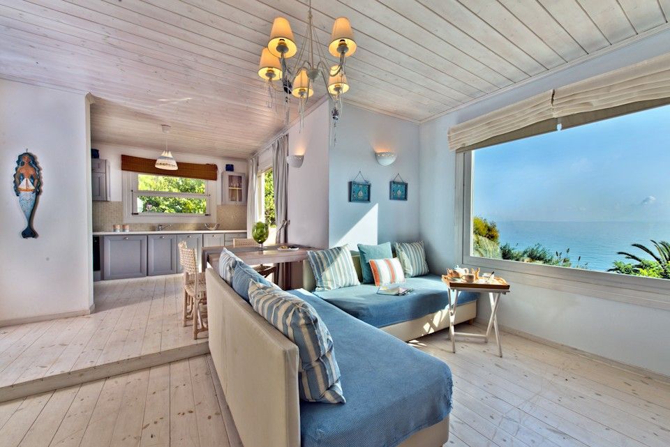 Deluxe Beachfront View Suite