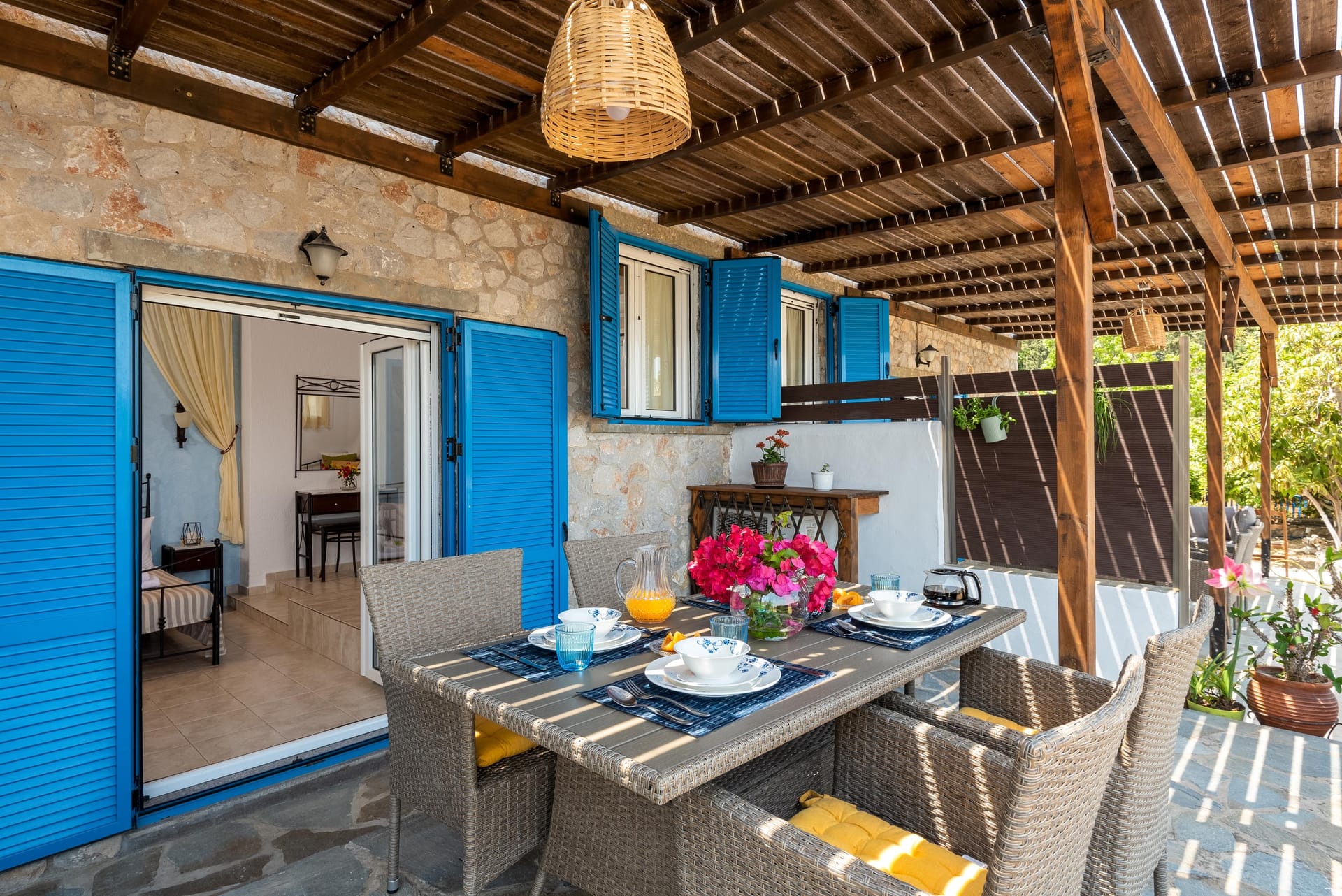 Agnanti Beach Apartment / Galini
