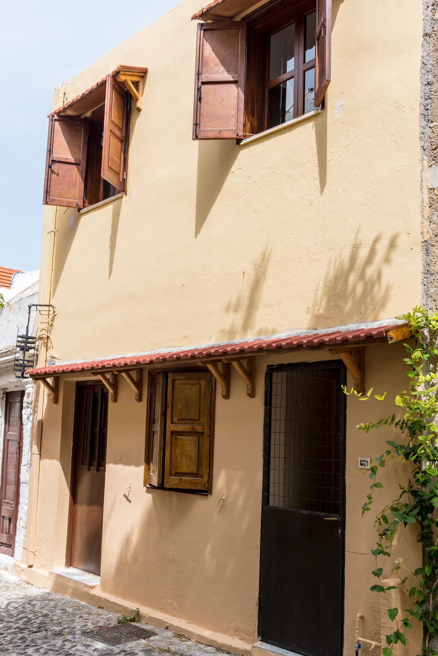 Zografos Apartment’s Old Town / Ground floor