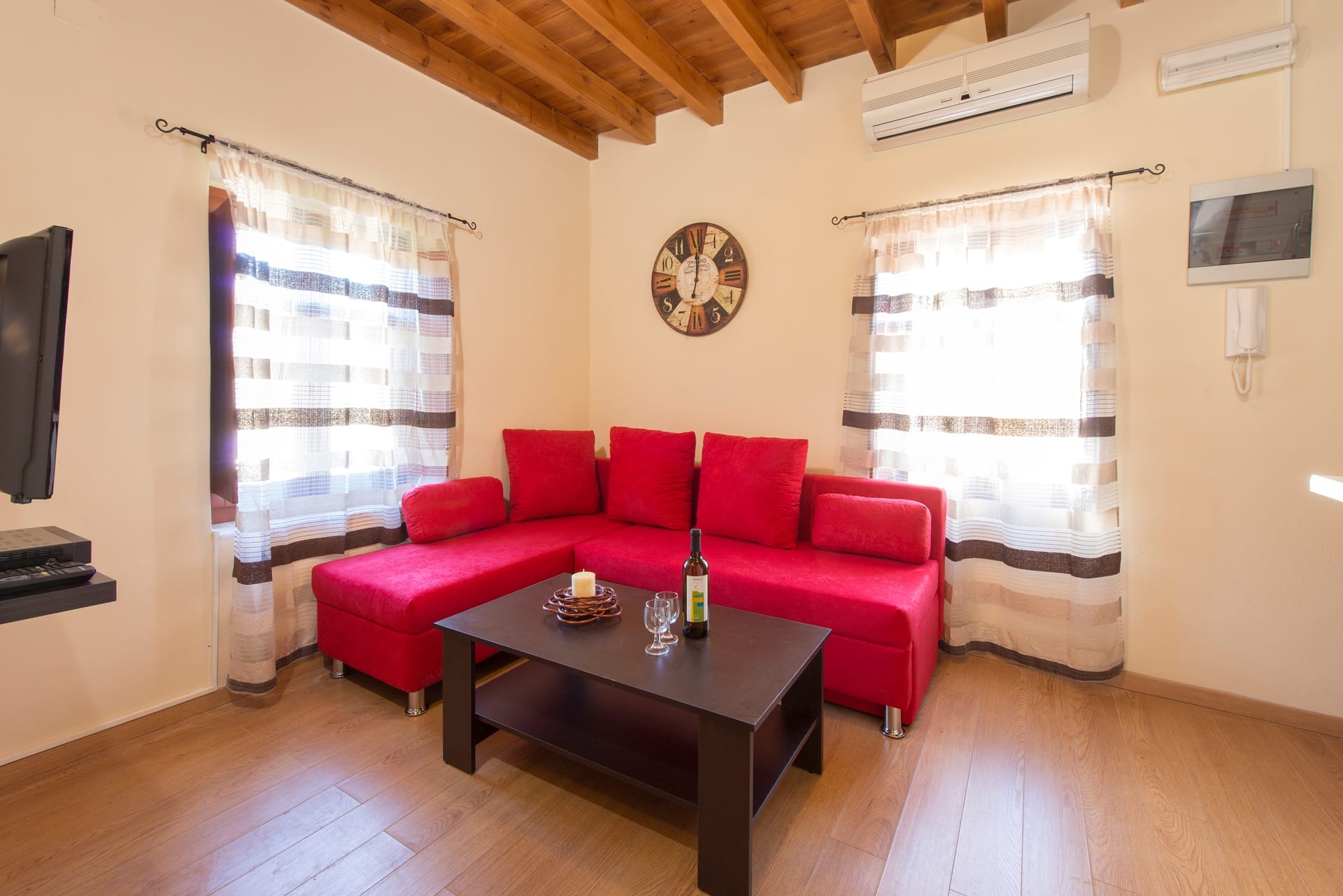 3 Charites Old Town / Euphrosyne