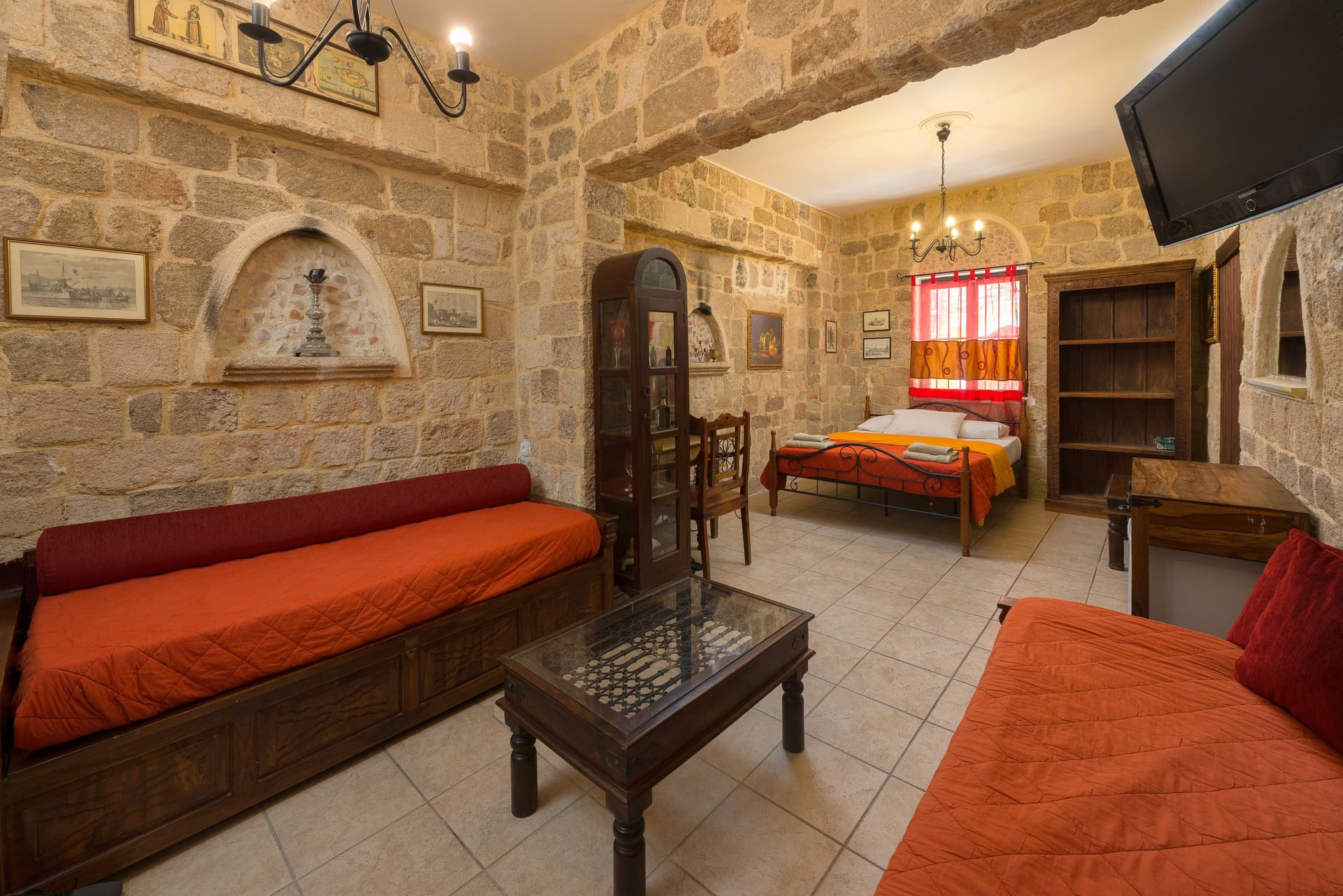 Spot Hotel / Ground Floor Room 3
