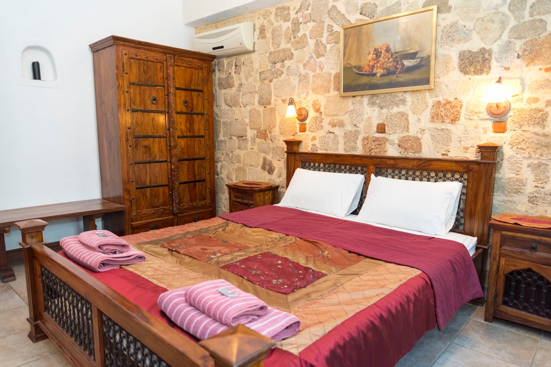 Spot Hotel / First Floor Room 5