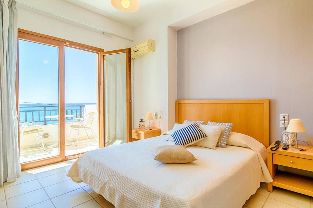 Deluxe Double or Twin Room with Sea View