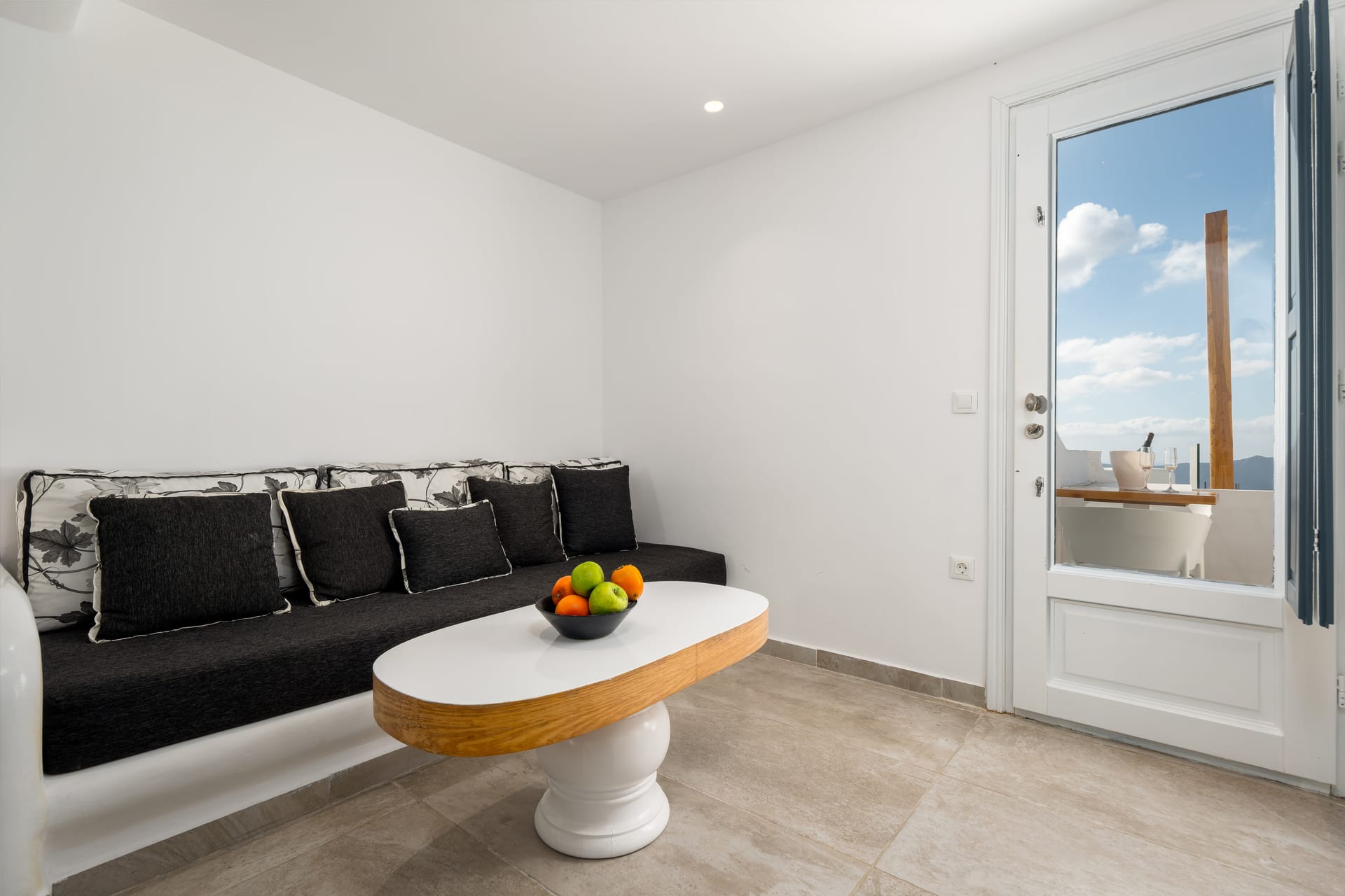 Amaze Suites - HONEY - 11