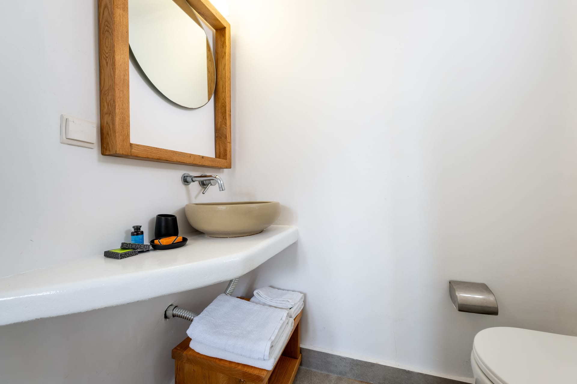 Amaze Suites - HONEY - 13