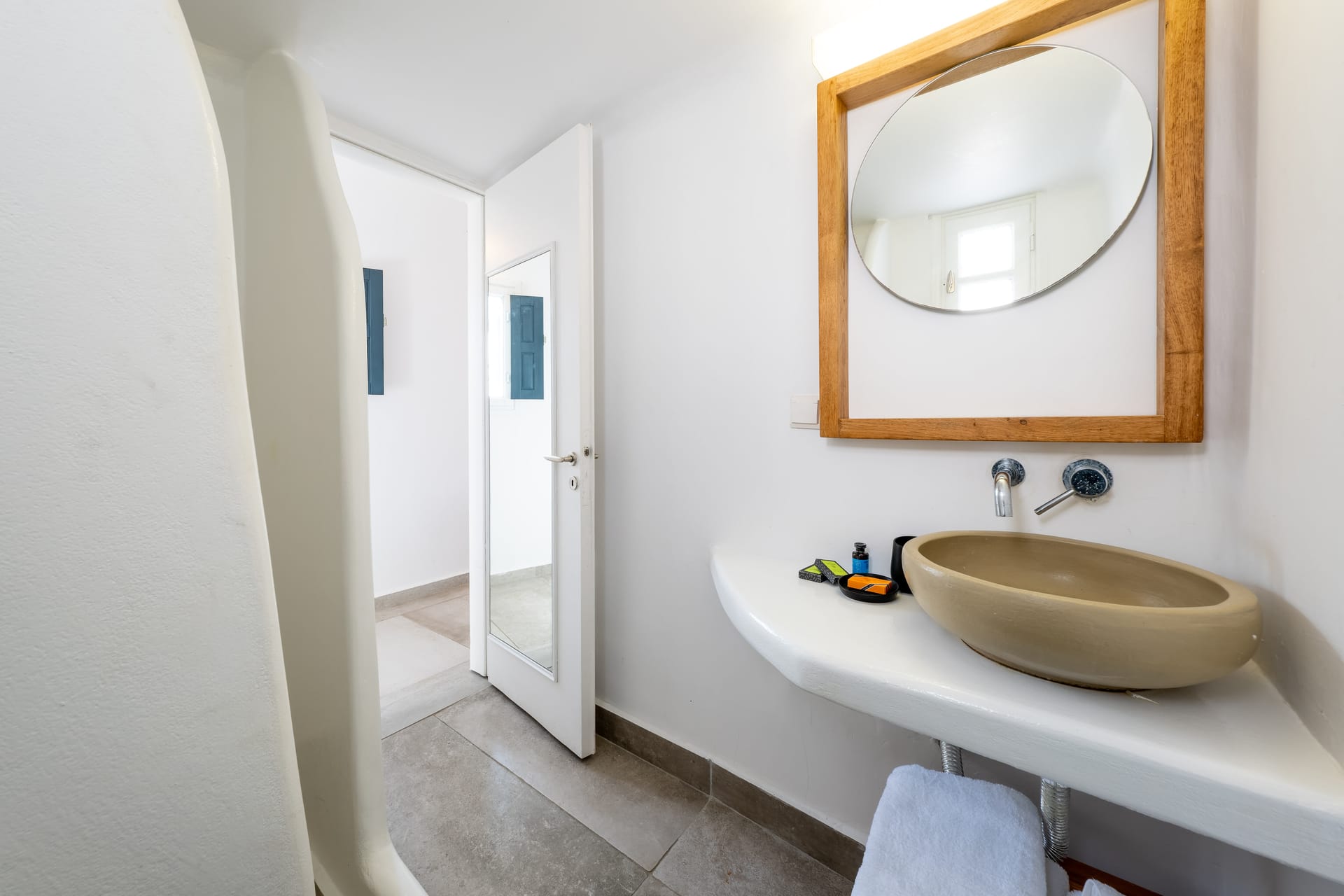 Amaze Suites - HONEY - 14