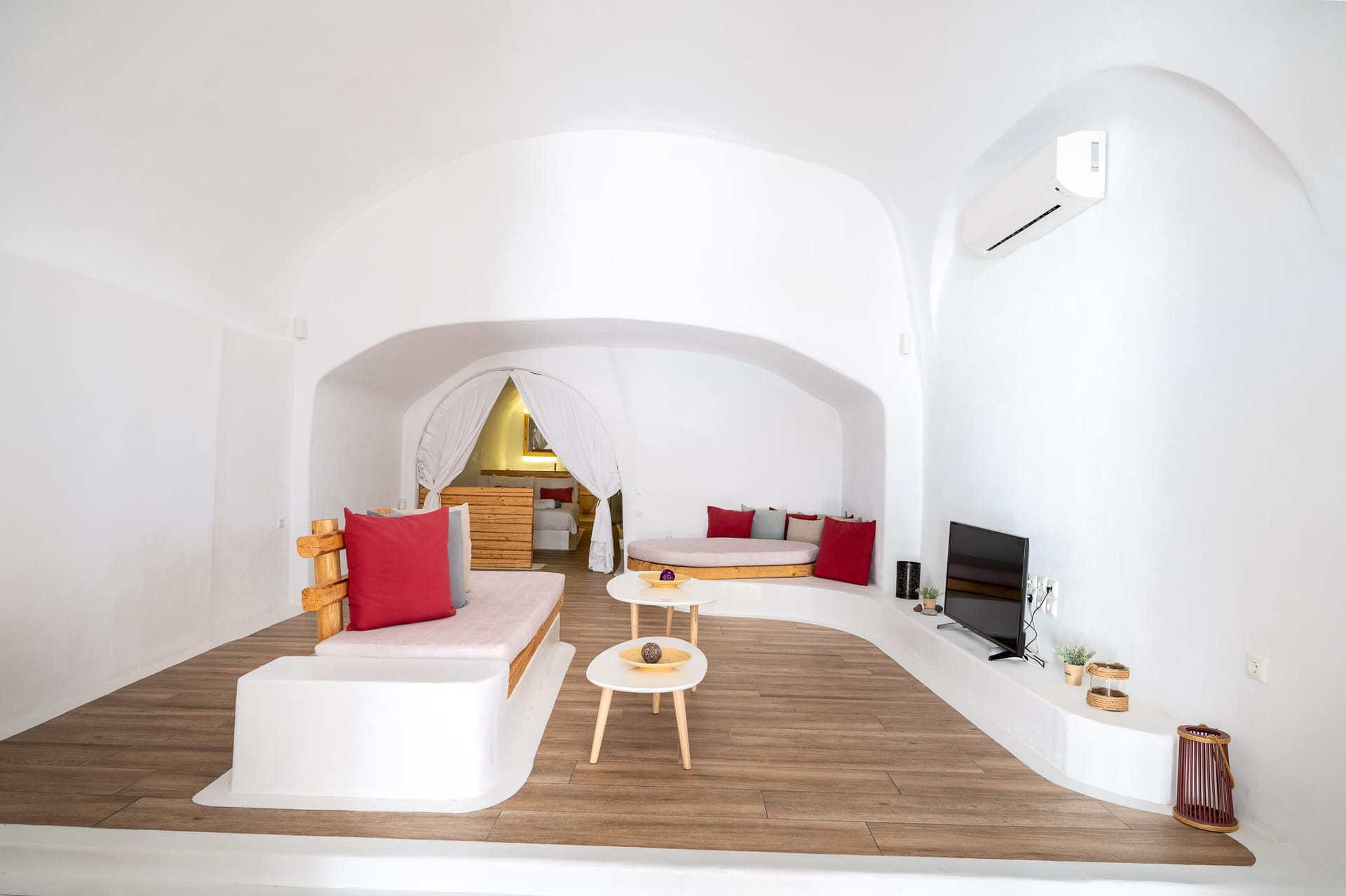 3 – Bedroom Cave Residence with Hot Tub – Zacharakis