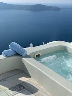 Junior Suite with Jacuzzi & Caldera View
