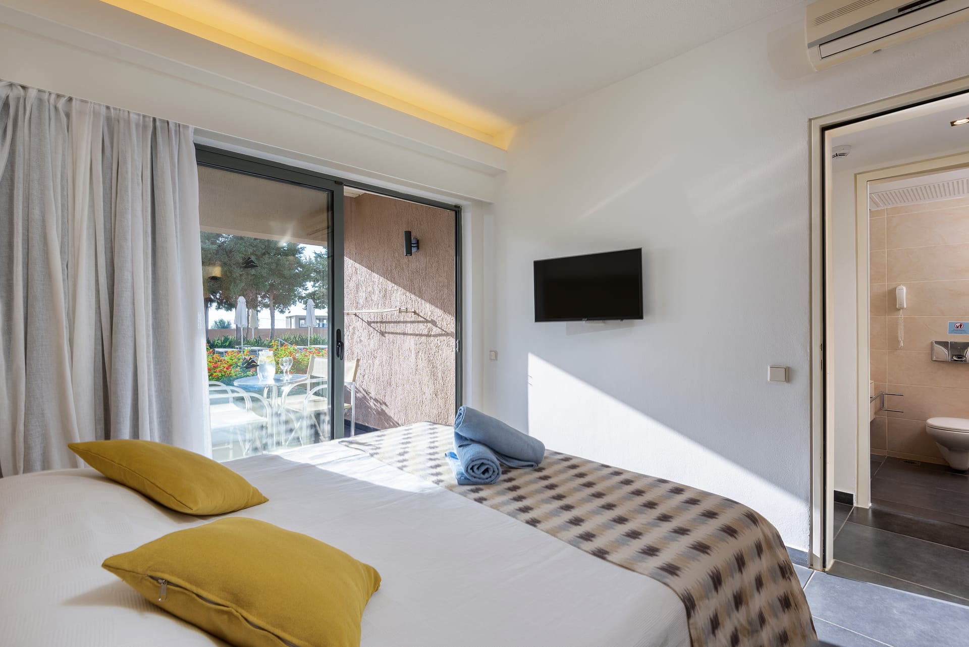 One Bedroom Family Room Side Sea View