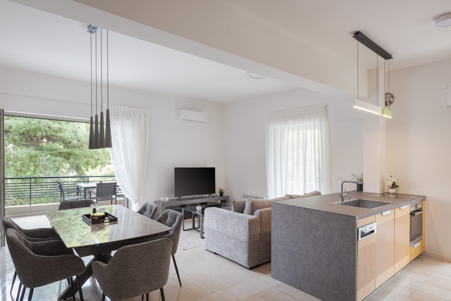 Vouliagmeni Stylish Apartment | Iras 14 | Vouliagmeni 166 71