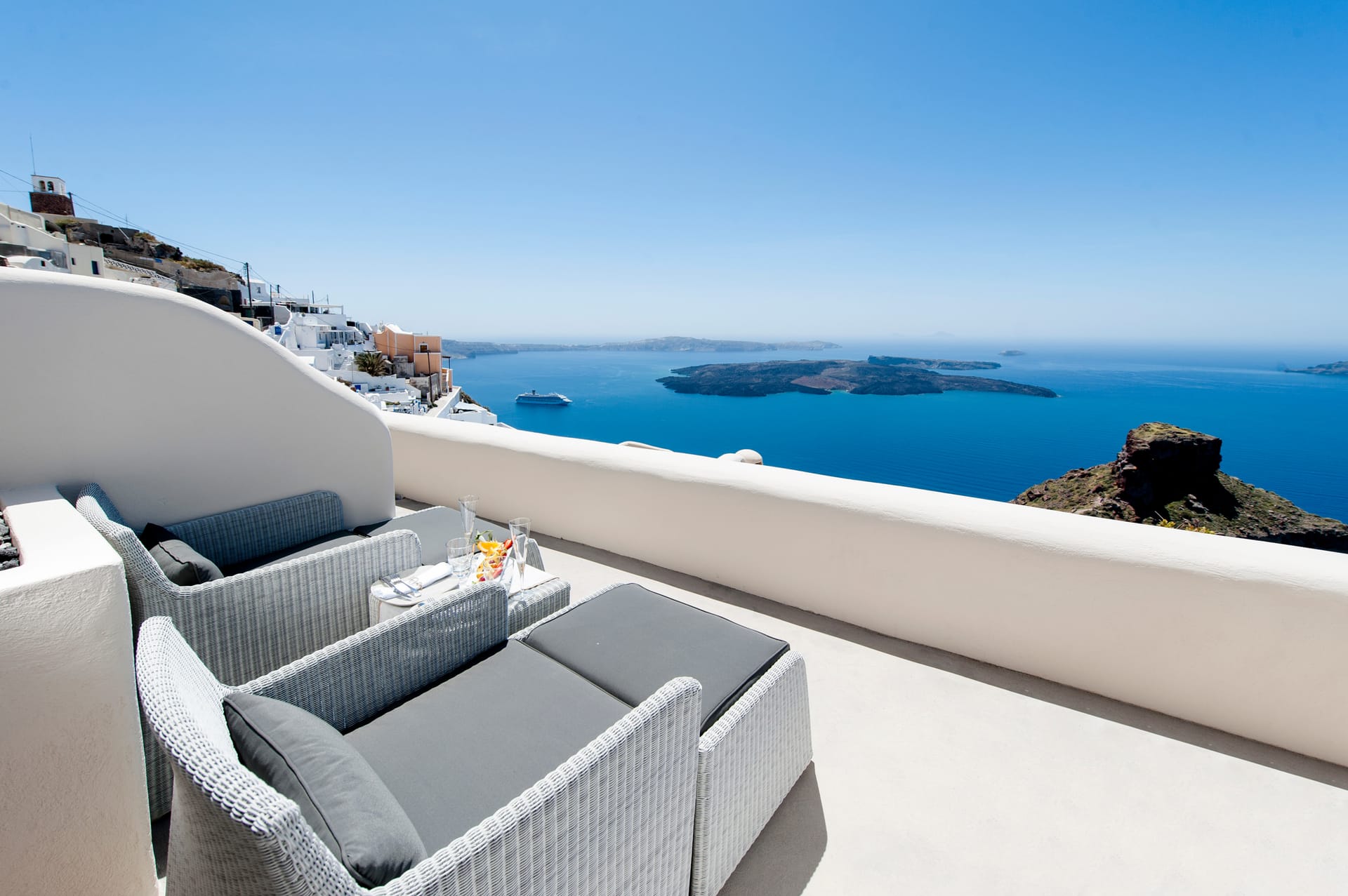 Premium Loft with Balcony & Caldera View