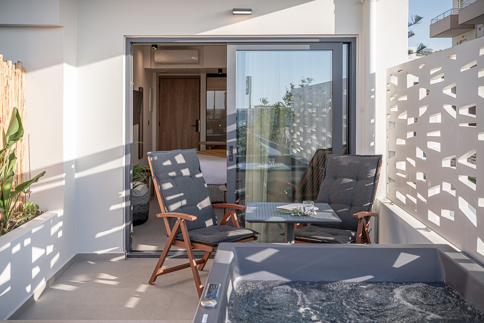 Calla Luxury Seafront Suites - COM - 9