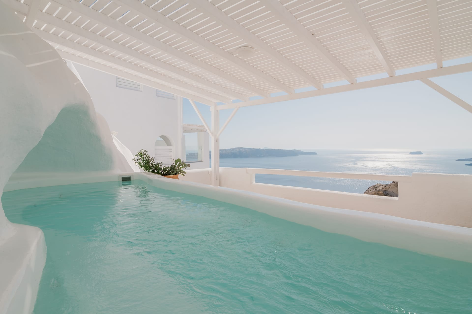 Apeiron Cave Suite with Hot Tub and Caldera View