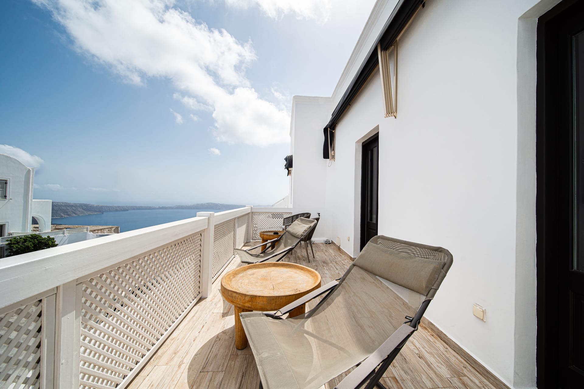 APARTMENT SUITE – Side Sea view