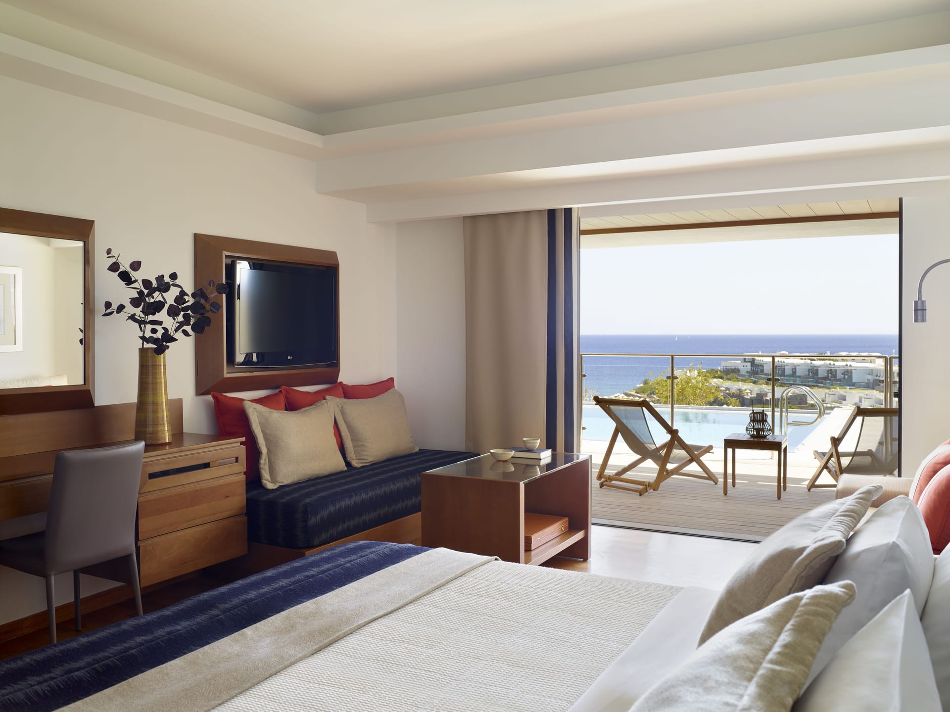 Superior One bedroom Suite Shared Pool
