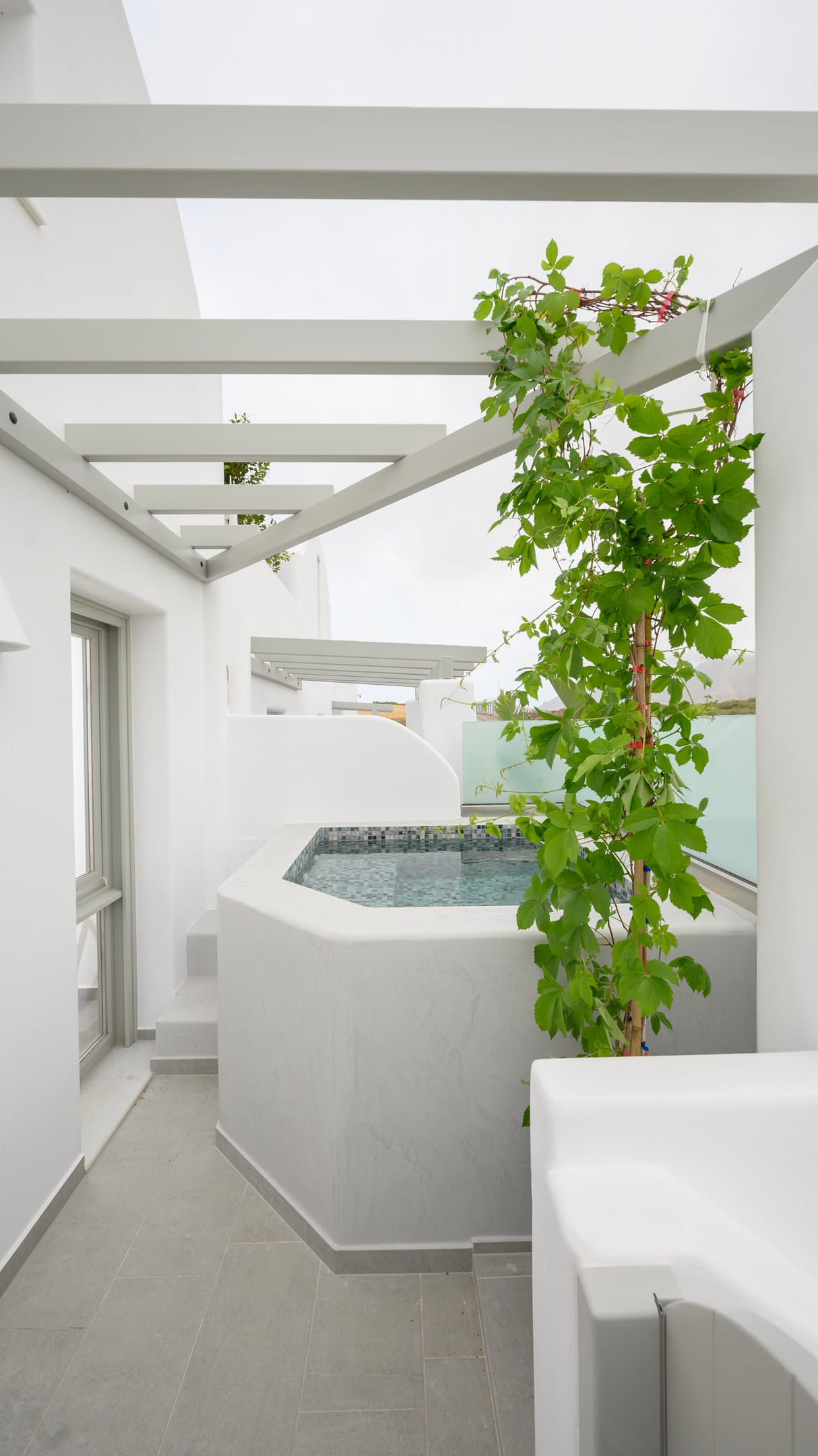 Green Diamond Suite with Hot Tub