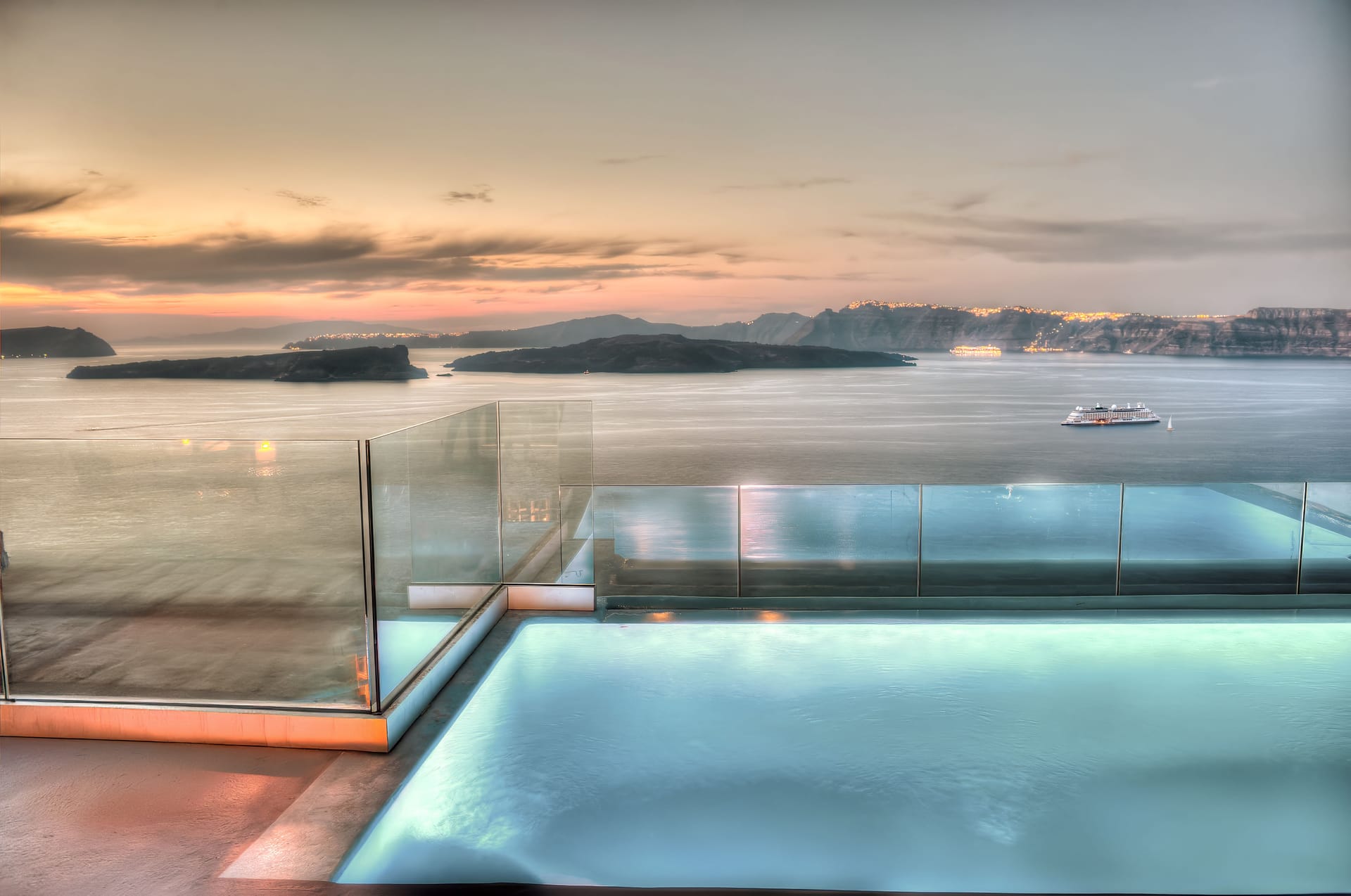 Astarte Suite with private infinity pool indoor couples Jacuzzi and private panoramic terrace with sea/caldera/volcano view