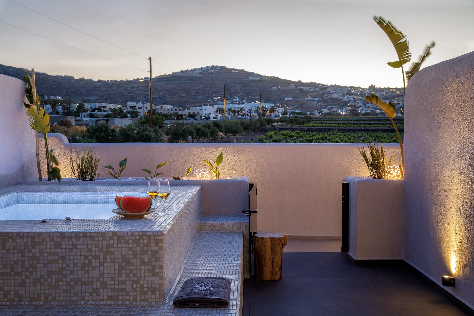 Deluxe Suite With Bathtub And Heated Plunge Pool