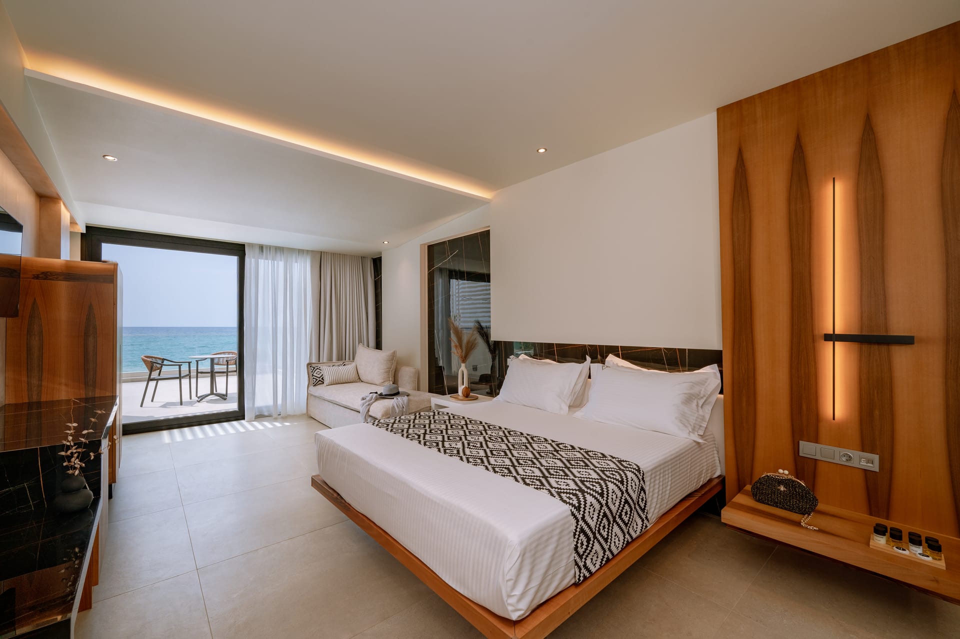 SUOB CSUITE OPEN BATHROOM