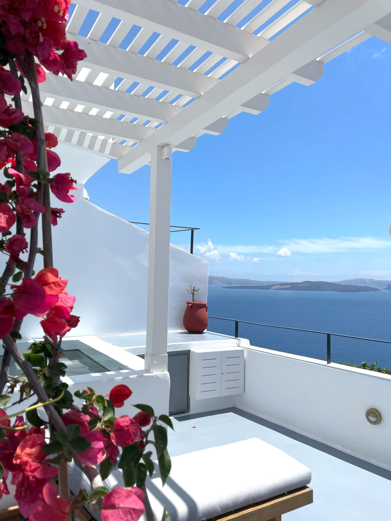 The Shipbuilder’s Suite with Hot Tub & Caldera View 50m²