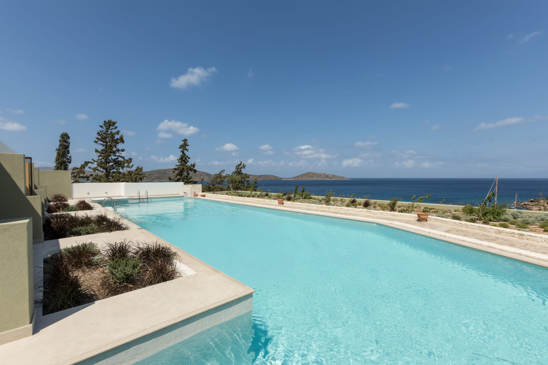 Premium Junior Suite Shared Pool
