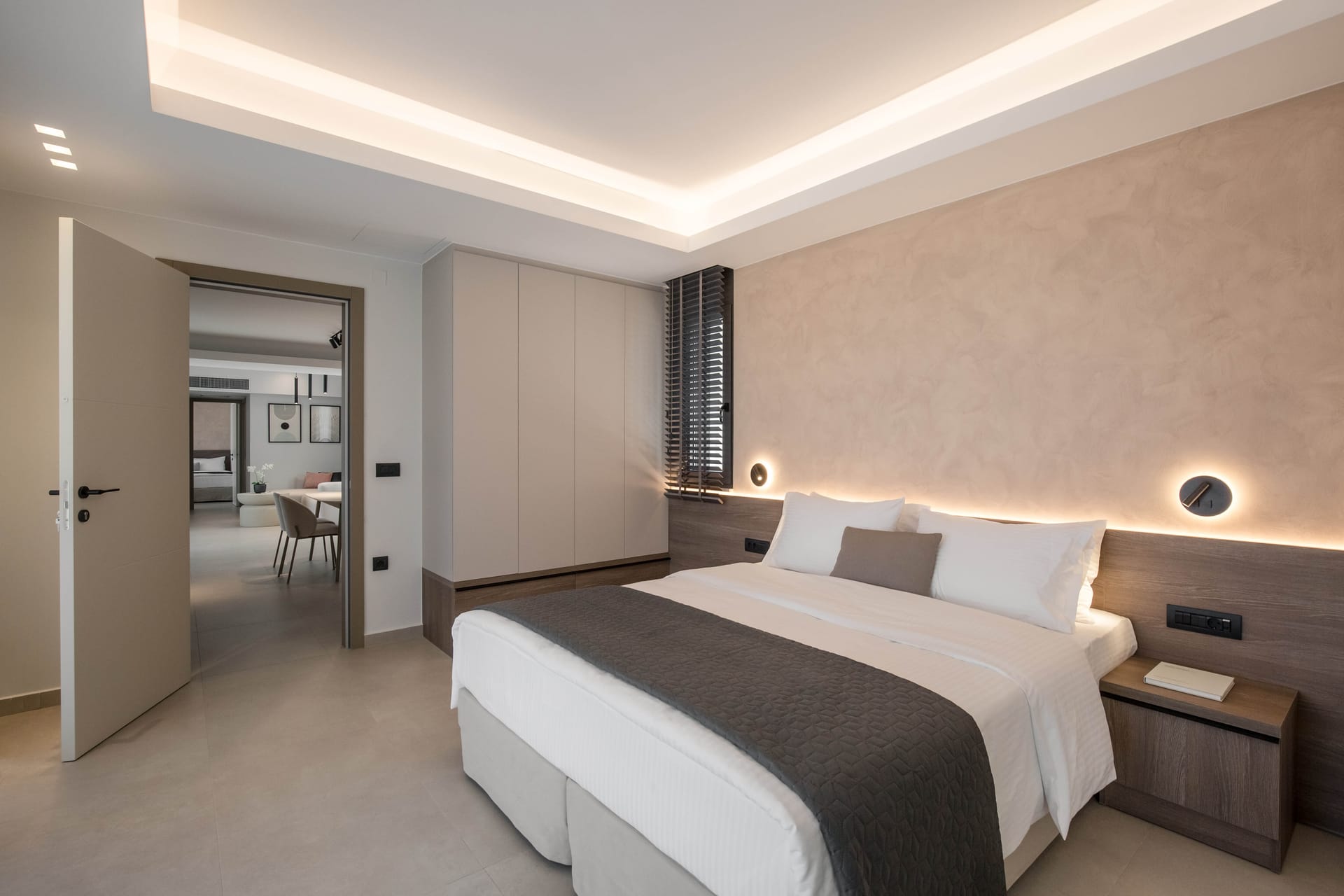 Master Suite with indoor Jetted Tub and Panoramic View