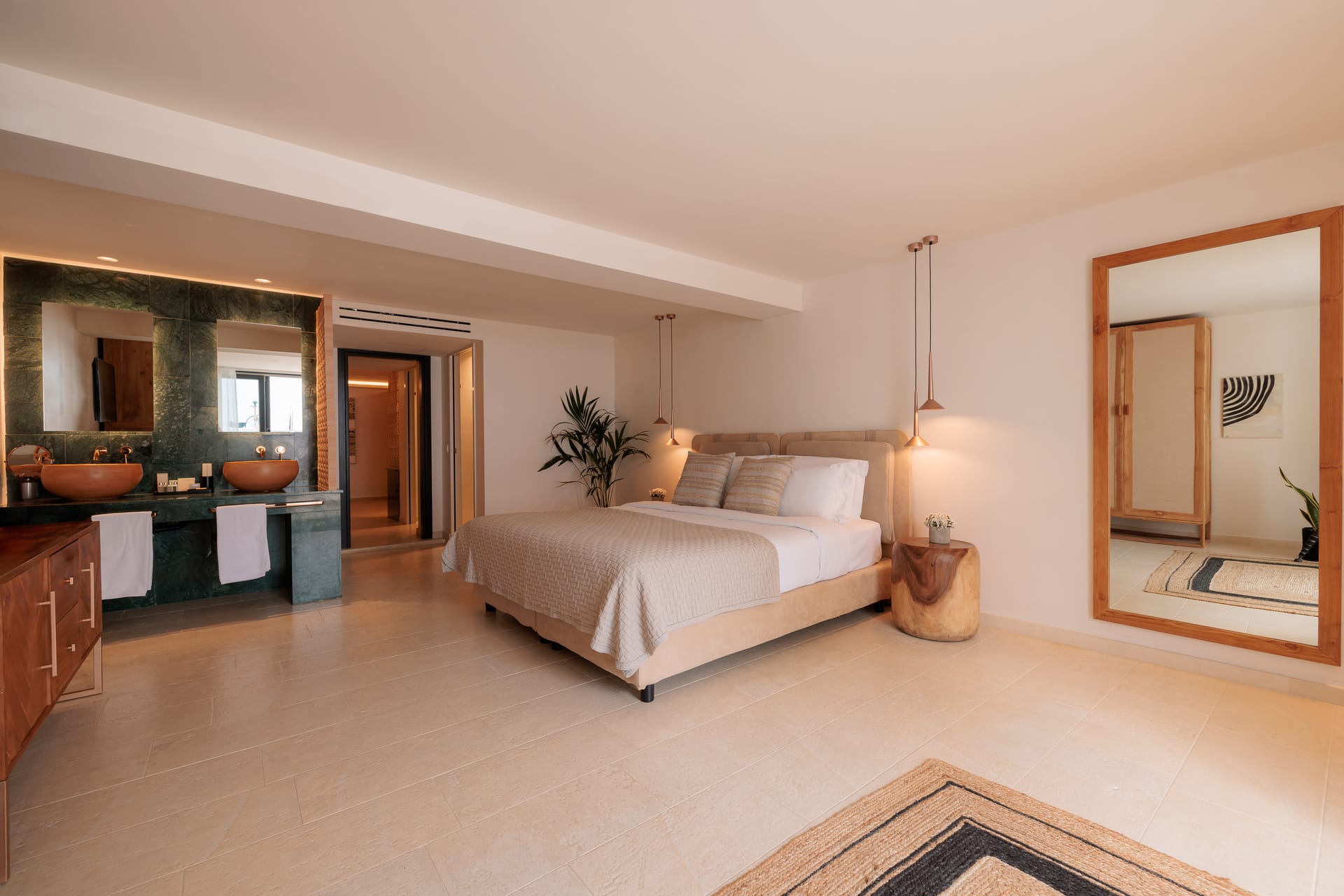 Friends & Family 2 Bedroom Suite with Private Pool & Surrounding View