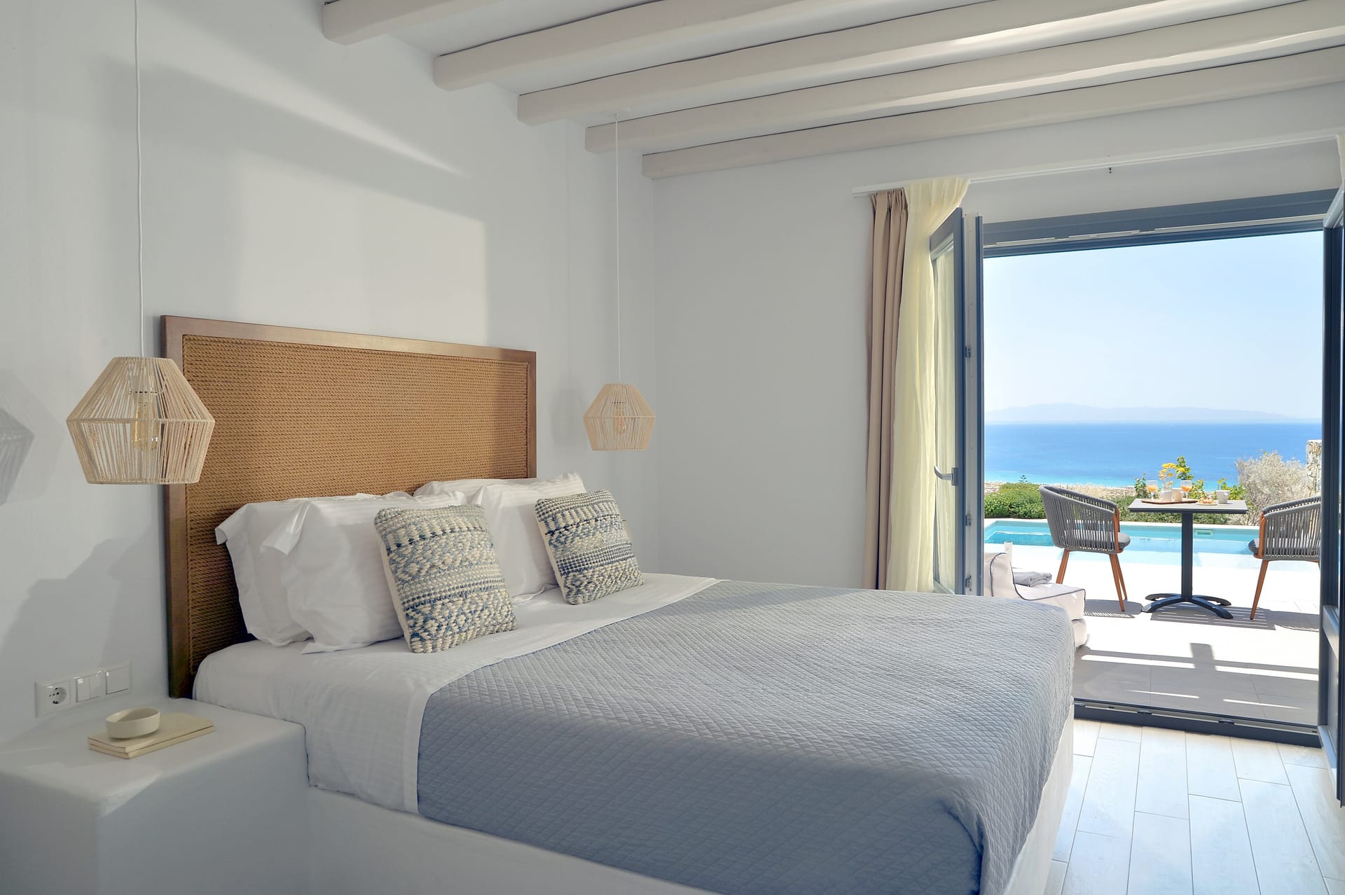 Sea View Suite with Jet Tub – Pool