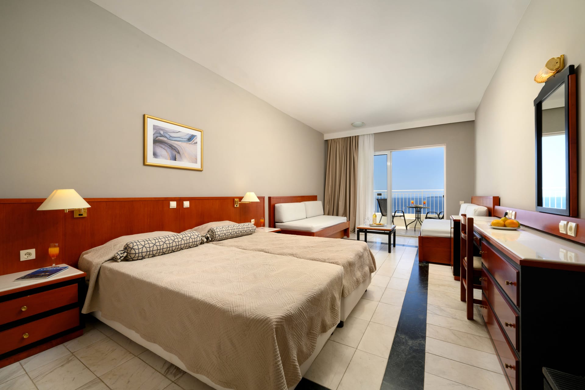 Family Room Sea View Main Building
