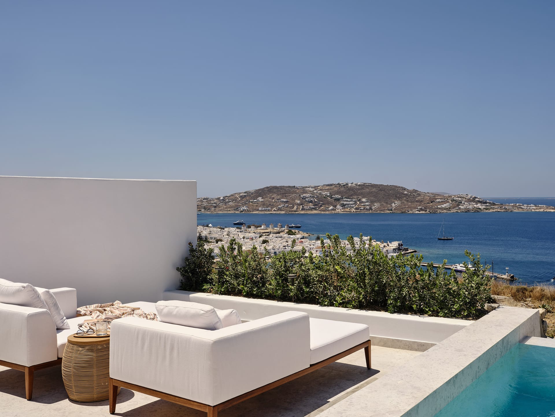 OMICRON Two Bedroom Maisonette with Private Pool & Sea View