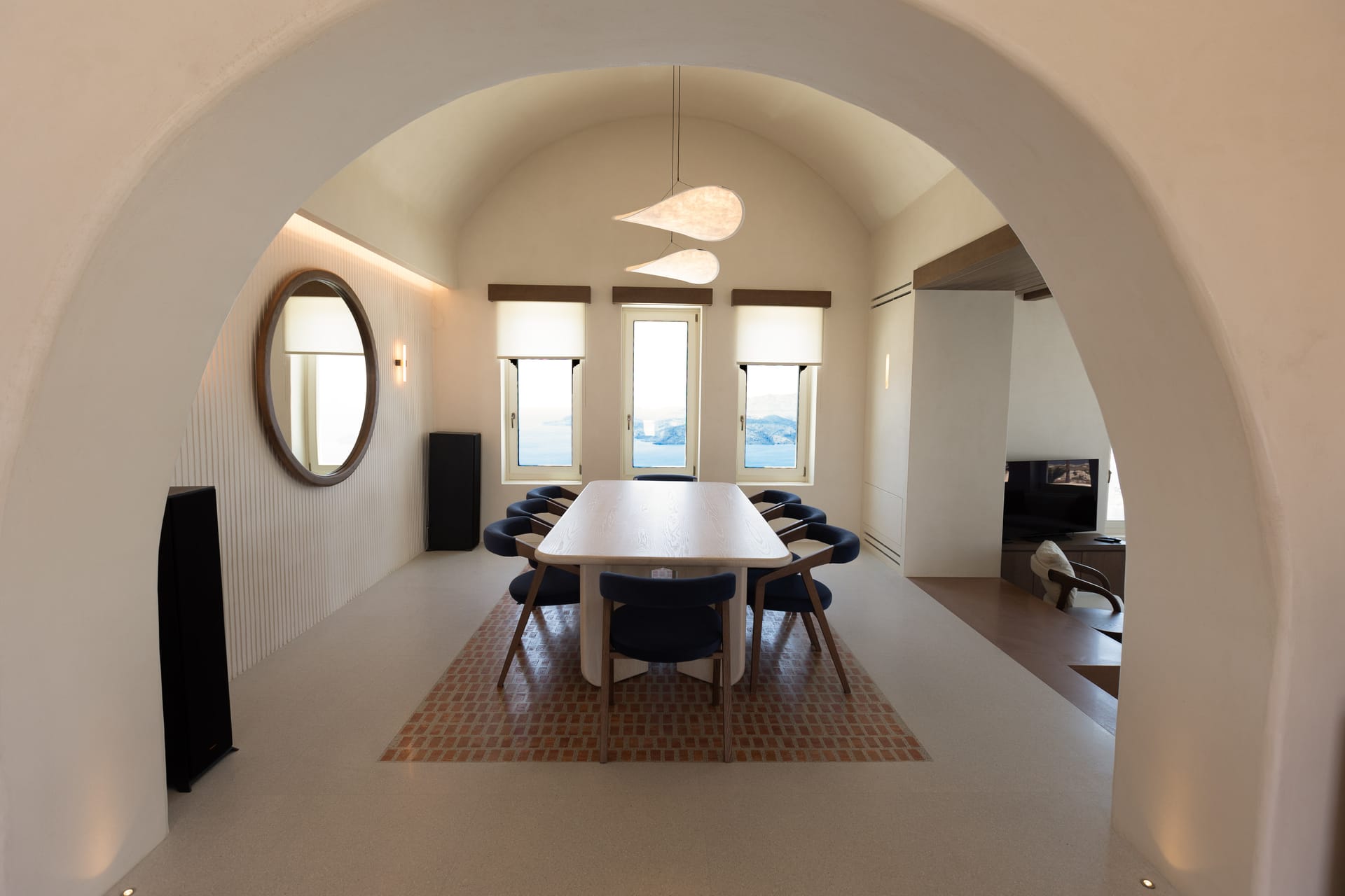 Islet Santorini - ISSANT - 2