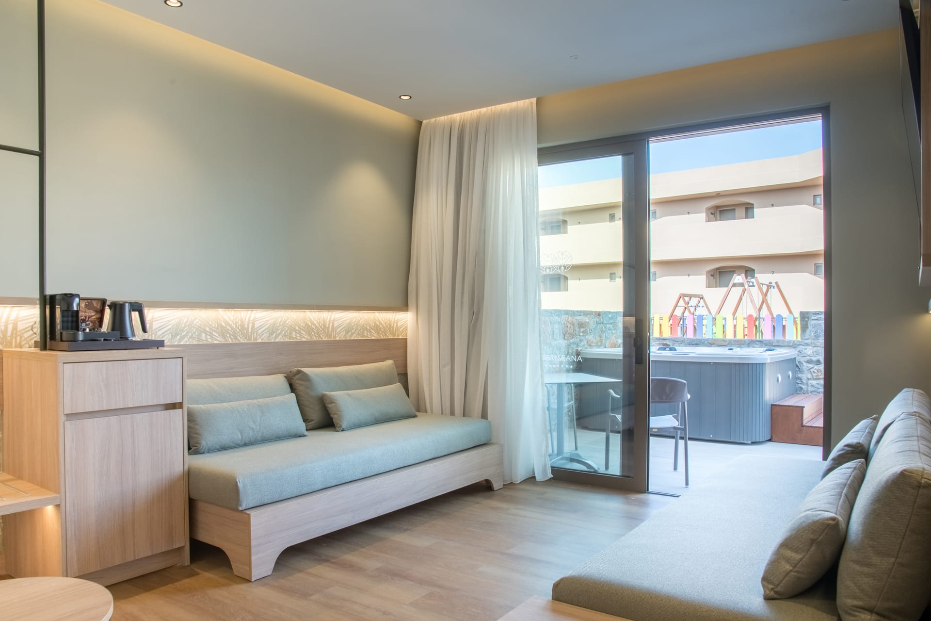 Petite Suite with Outdoor Hot Tub