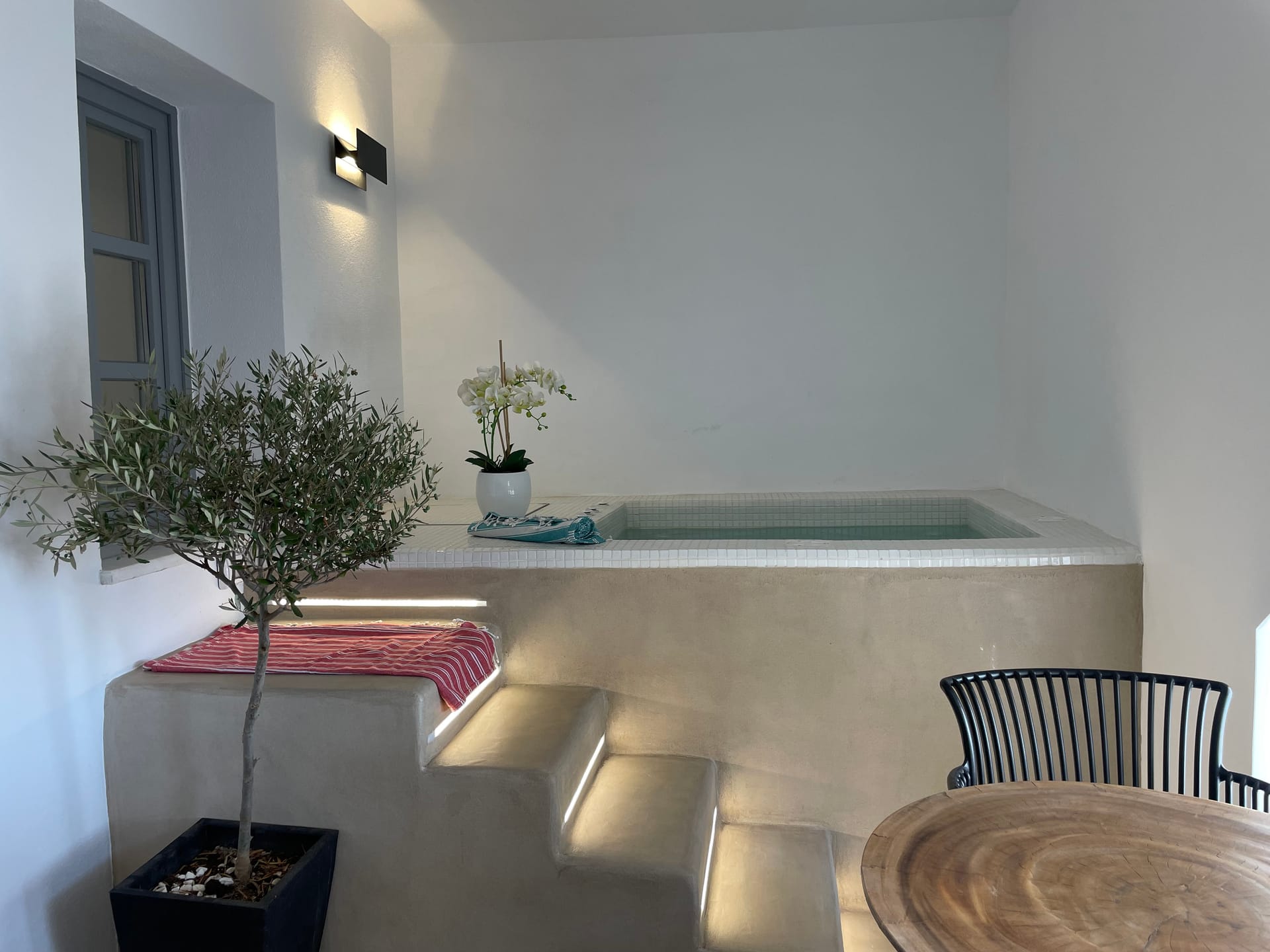 Deluxe Suite with indoor Jacuzzi