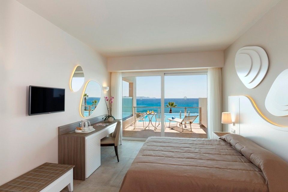 Executive Family Room with Sharing Pool & Sea View