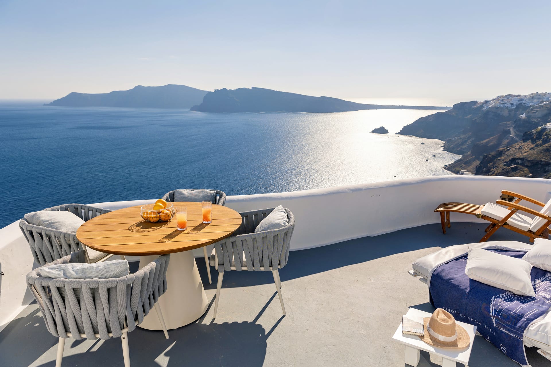 The Captain’s Suite with Hot Tub & Caldera View 50m²